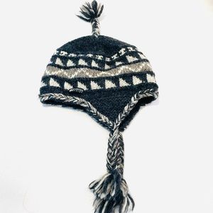 Everest Wool Trapper Hat (Kids 5-12). Black, gray & white.